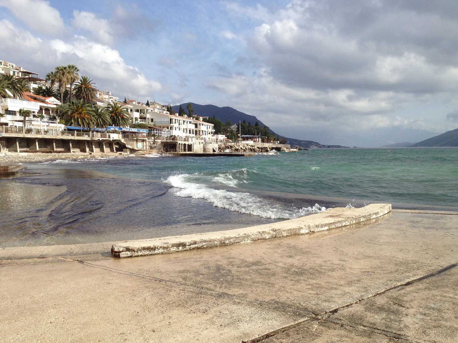 Тихое побережье и шумные горы: чем популярен отдых в Черногории в январе