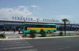 Транспорт возле аэропорта Подгорица